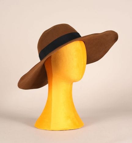 * MAISON MICHEL
"BLANCHE" CAP made of camel-colore