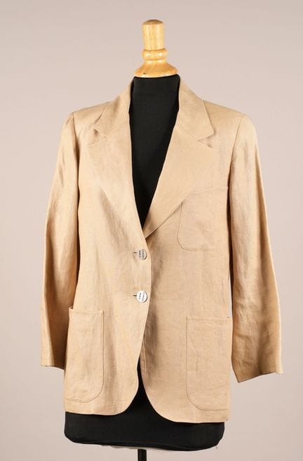 * CHANEL CIRCA 2000
GIACCA in lino beige, tre tasc