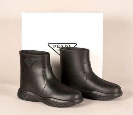 * PRADA (2022)
COPPIA DI STIVALI in gomma extra le