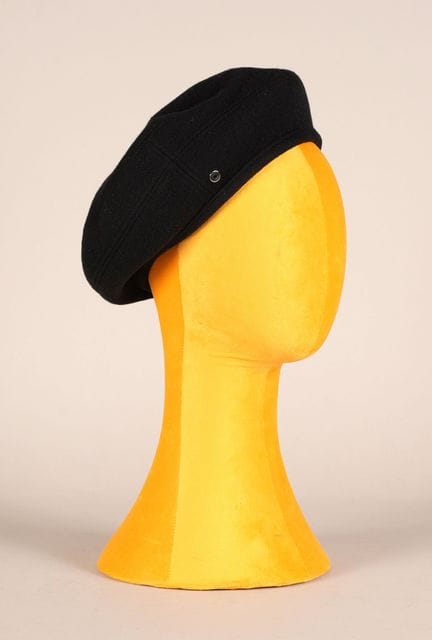 * HERMES
Black wool and cashmere felt beret lined 