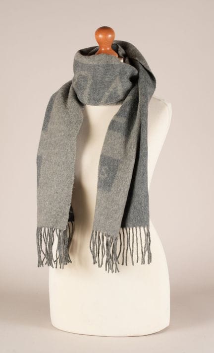 * LOUIS VUITTON MADE IN SCOTLAND
LARGE fringed cas