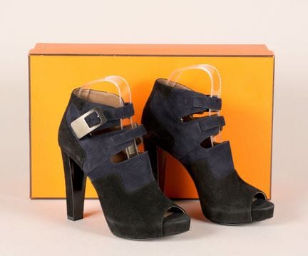 * HERMES
COPPIA DI SCARPE con zeppa in pelle nera 