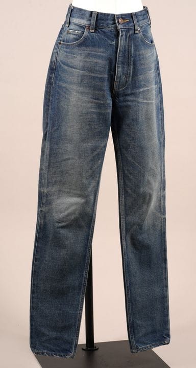 * CELINE
JEANS in denim grezzo effetto consumato (