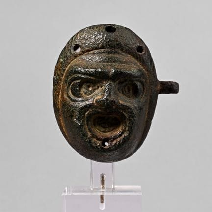 Masque de théâtre romain en bronze. Anciennement p
