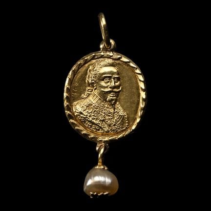 Post Medieval Gold and Enamel Supporters  Medal of