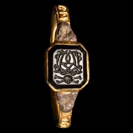 Post Medieval Gold Mourning Ring with Skull. Engla