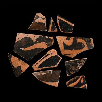 Collezione di frammenti di vasi greci a figure ros