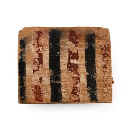 Sezione di sarcofago egizio in legno dipinto. Tard