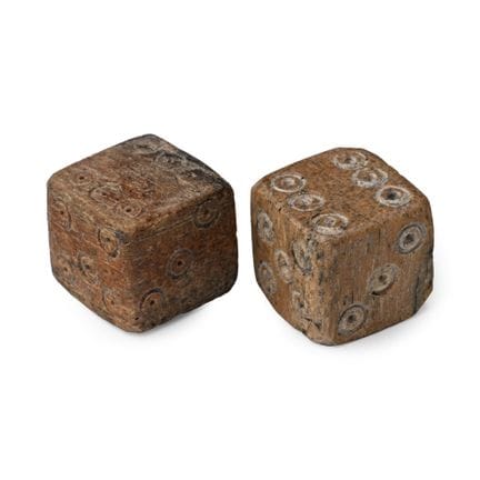 Coppia di dadi da gioco romani in osso. Databili a