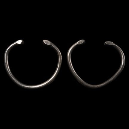 Coppia di bracciali in argento partico. II secolo 