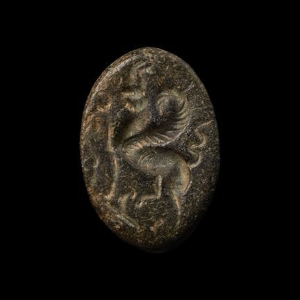 Grande castone greco in bronzo con grifone. VI-IV 