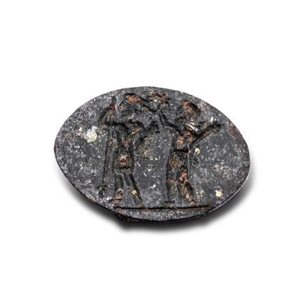 Pietra preziosa romana nera con scena di vittoria.