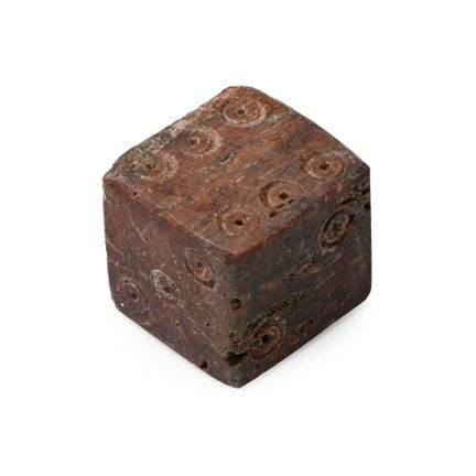 Dado da gioco romano in osso. Circa I-IV secolo d.