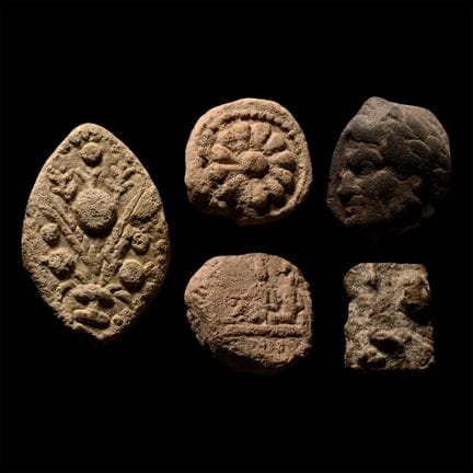 Collezione di tessere e tavolette in terracotta de