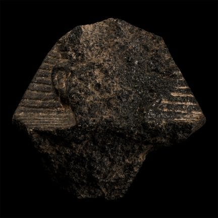 Testa frammentaria di un faraone in granito egizio