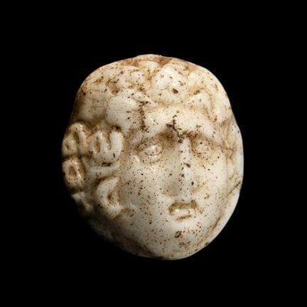Cameo in vetro romano. Circa II secolo d.C. Compos