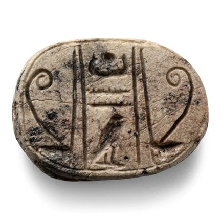Scarabeo egizio in steatite con geroglifici. Nuovo