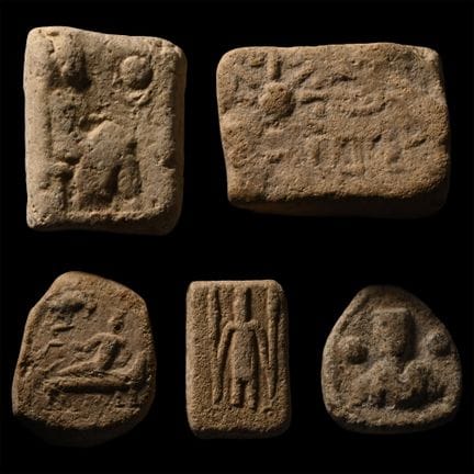Collezione di tessere e tavolette in terracotta de