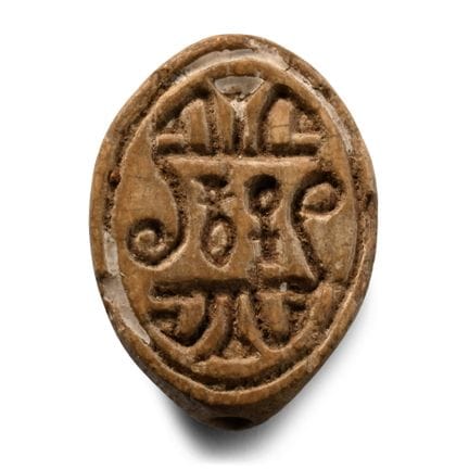 Amuleto scaraboide egizio in steatite con geroglif