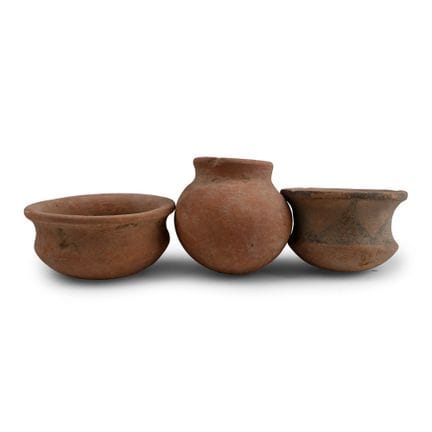 Gruppo di vasi in terracotta partici. II secolo a.