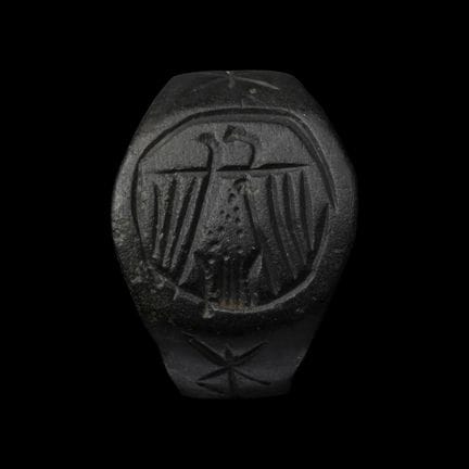 Byzantinischer Bronzering mit Adler mit ausgebreit