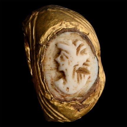 Bague romaine en or avec camée postérieur. IIIe si