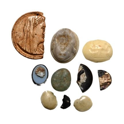 Collection de pierres romaines et autres pierres p