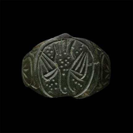 Byzantinischer Bronzering mit ausgebreitetem Adler