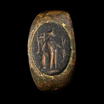 Bague romaine en bronze avec gravure en creux repr