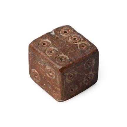 Dé de jeu romain en os. Vers le Ier au IVe siècle 