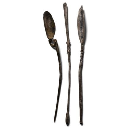 Ensemble d'instruments médicaux romains en argent.