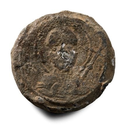 Byzantinische Bleibulla mit Inschrift. Um das 10. 