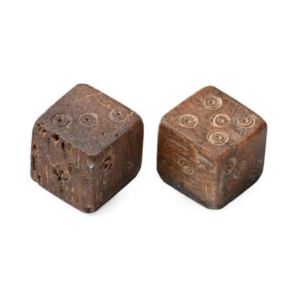 Paire de dés de jeu romains en os. Datant approxim