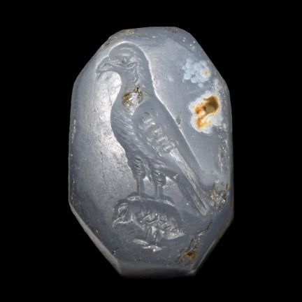 Neubabylonisches Chalcedon-Stempelsiegel mit Adler