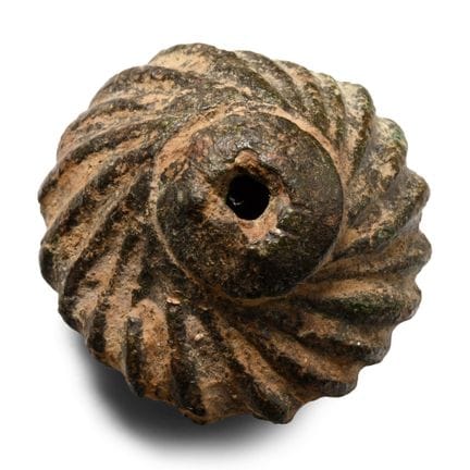 Pommeau de poignard normand en bronze. XIe-XIIe si