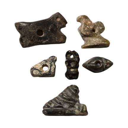 Sammlung westasiatischer Tieramulette aus Stein. 1