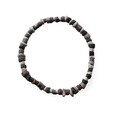 Sumerisches Armband aus Steinperlen. Um das 3. Jah