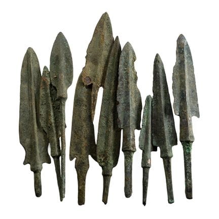 Ensemble de pointes de flèches en bronze montées, 