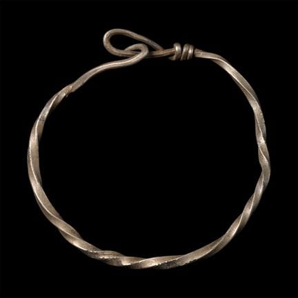 Silberarmband aus der Wikingerzeit. Um das 9. bis 