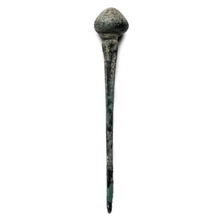 Épingle de cape de l'âge du bronze. 1er millénaire