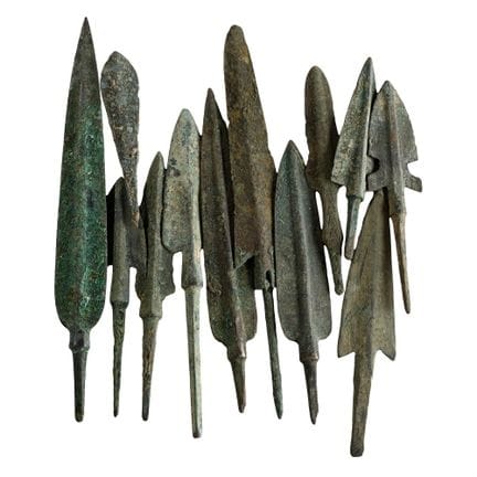 Collection de pointes de flèches en bronze d’Asie 