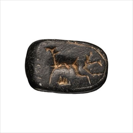 Westasiatisches Tieramulett aus schwarzem Stein mi