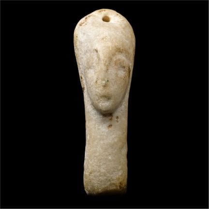 Alabaster-Götzenkopf aus Westasien. Frühes 1. Jahr