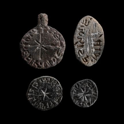 Collection de matrices de sceaux médiévaux en plom