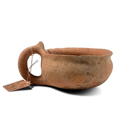 Keramik-Schöpfbecher aus dem Heiligen Land. Bronze