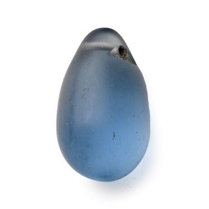 Blauer Glasanhänger aus der Wikingerzeit. Um das 9