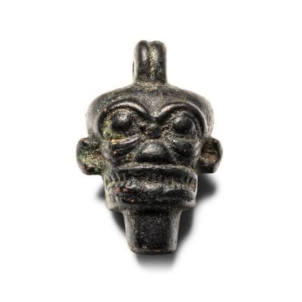 Bronze-Amulett in Form eines Humbaba-Kopfes aus de