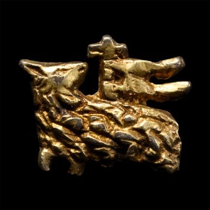 Insigne de pèlerin médiéval en argent doré représe