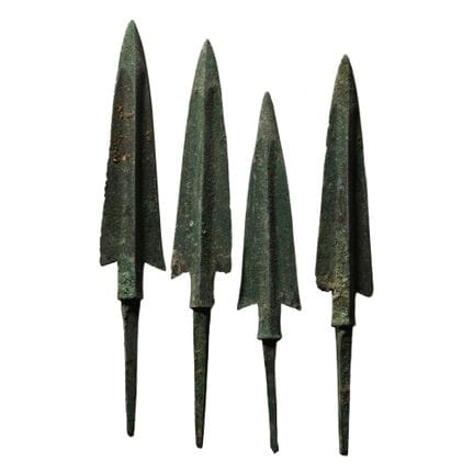 Colección de puntas de flecha de bronce de Asia Oc