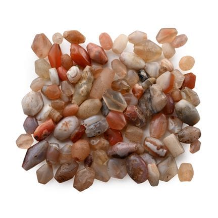 Perlengruppe aus Achat und Karneol aus Westasien. 